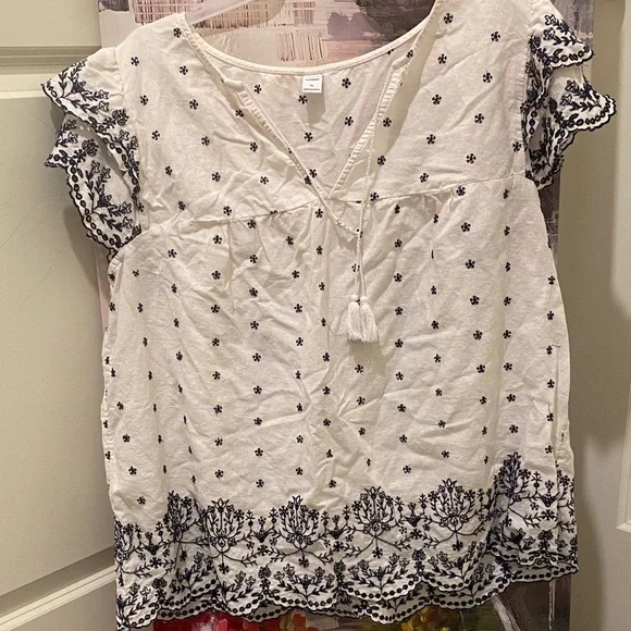 Old Navy White and Navy Embroidered Blouse - Picture 3 of 5